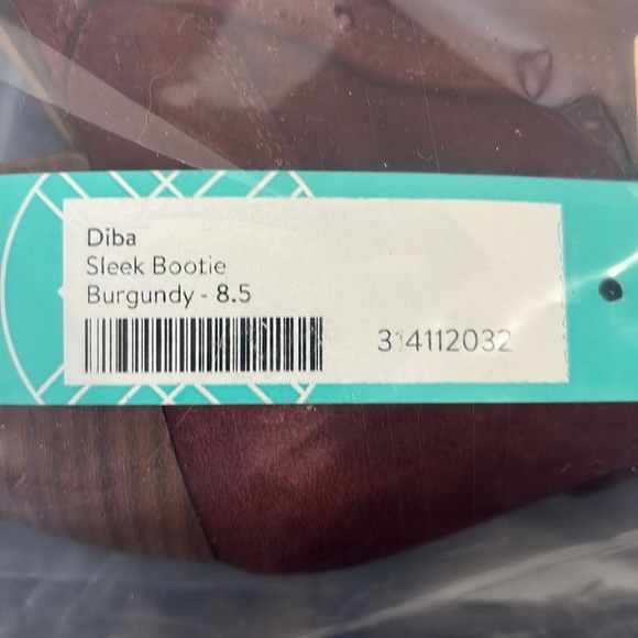 NWT Women’s Size 6.5, 8.5, and 10 Diba Sleek Burgundy Booties - Picture 5 of 8
